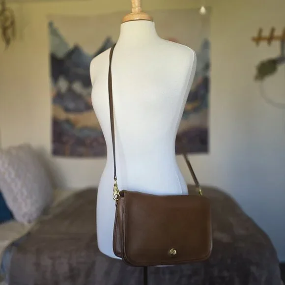 Vintage Coach 2325 British Tan NYC Glove Tanned Leather Turnlock Flap Bag USA